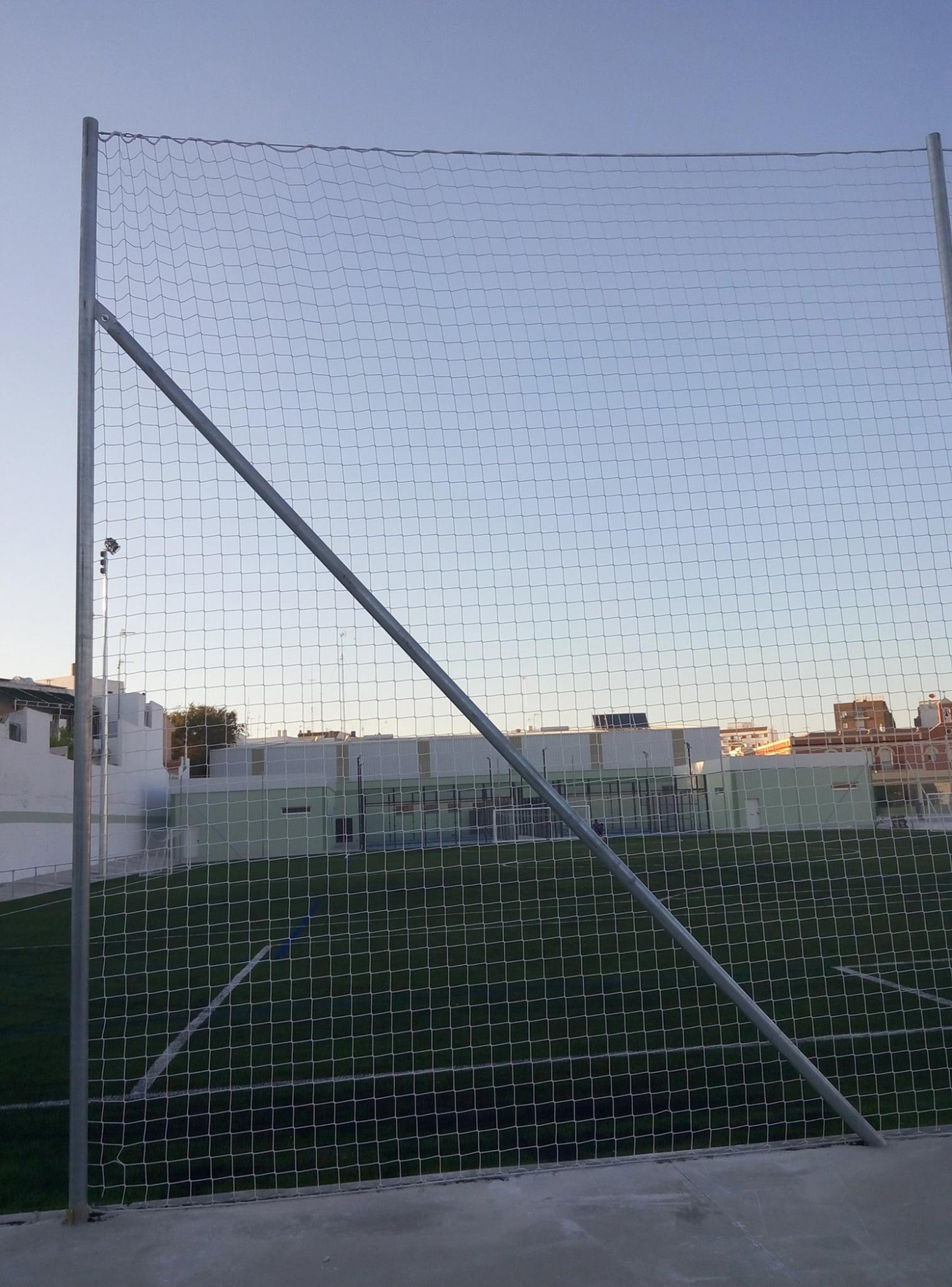 Poste Refuerzo Metálico Galvanizado para Red Protección sin Botes